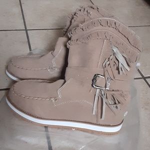 Moccasin boots